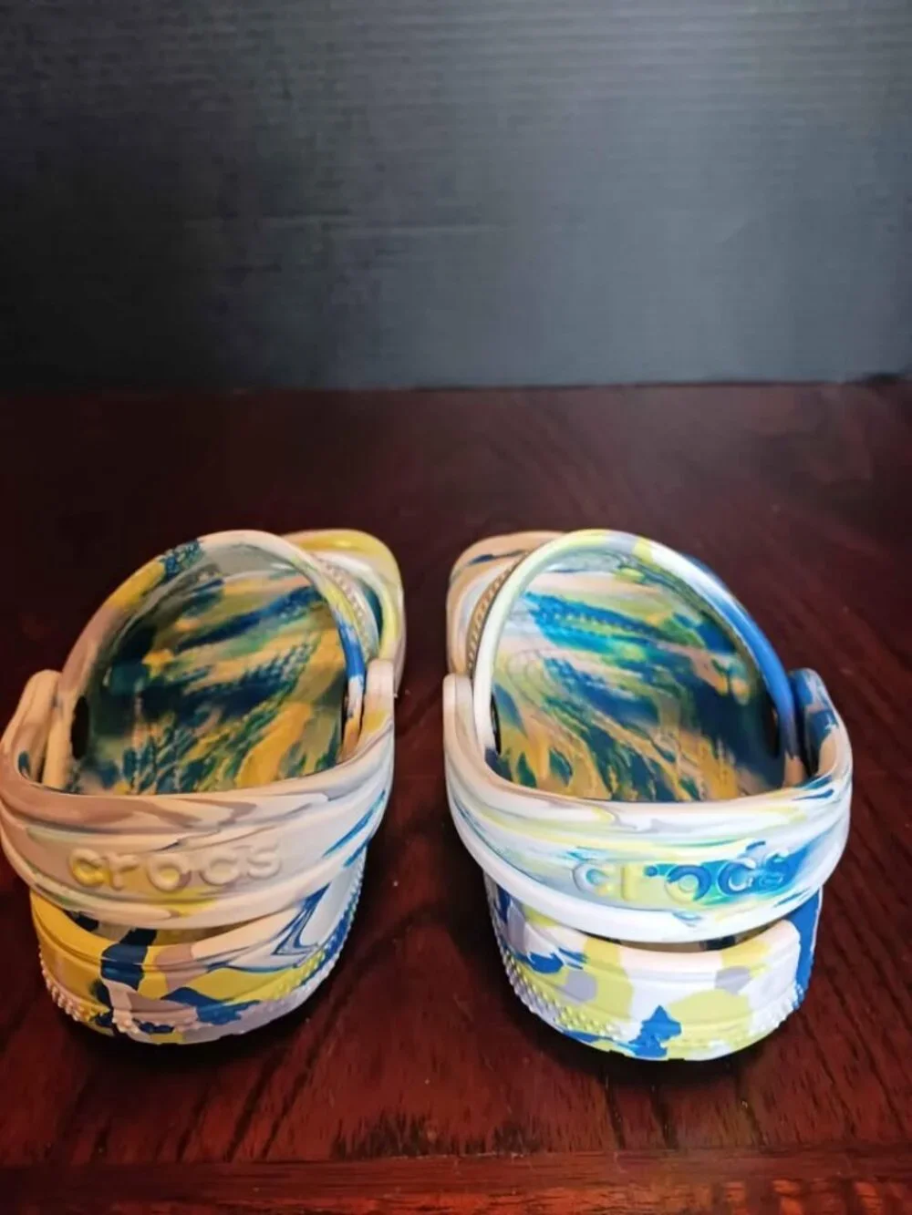 Crocs Classic Marbled Clogs Size 7C Blue & Yellow *SH1